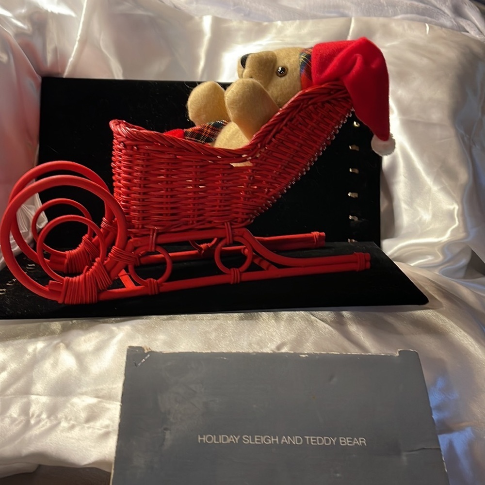 Avon (Vtg) Collectible “Holiday Sleigh and Teddy Bear” in orig box
